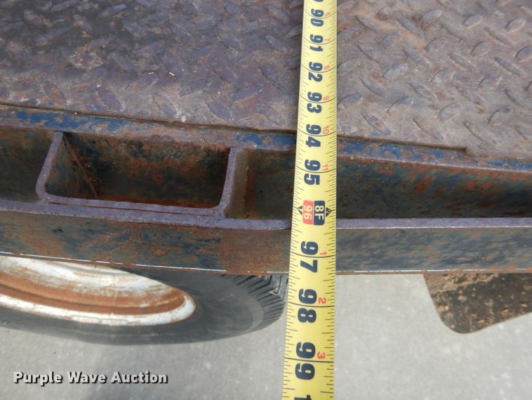 image for item GK9040 2001 Ford F350 Super Duty SuperCab bale bed pickup truck