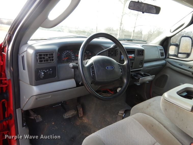 image for item GK9041 2004 Ford F350 Super Duty Crew Cab pickup truck