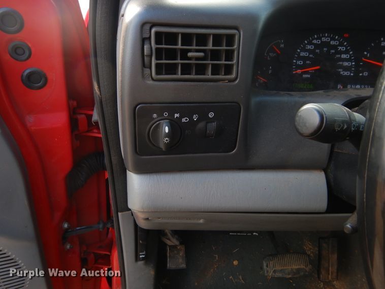 image for item GK9041 2004 Ford F350 Super Duty Crew Cab pickup truck