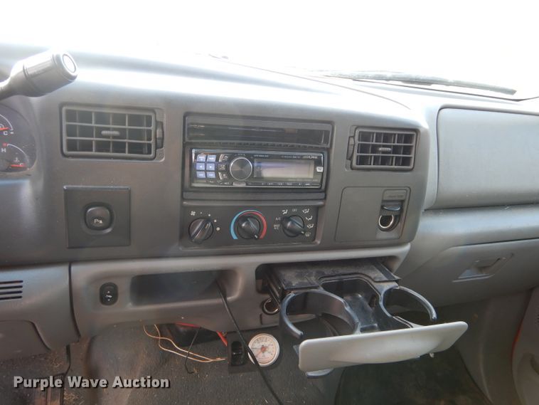 image for item GK9041 2004 Ford F350 Super Duty Crew Cab pickup truck