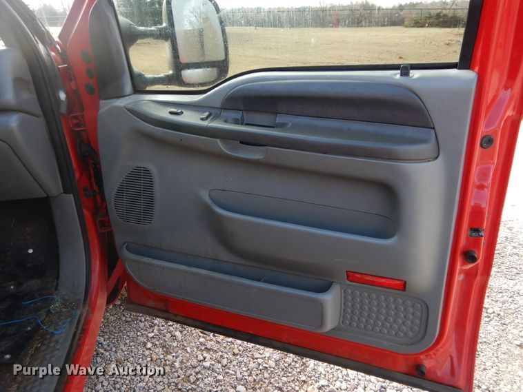 image for item GK9041 2004 Ford F350 Super Duty Crew Cab pickup truck