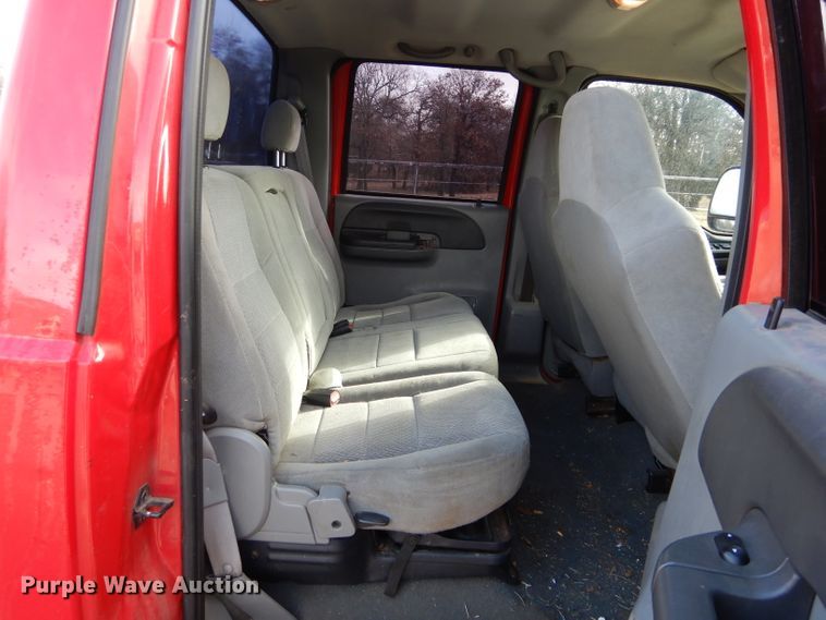 image for item GK9041 2004 Ford F350 Super Duty Crew Cab pickup truck