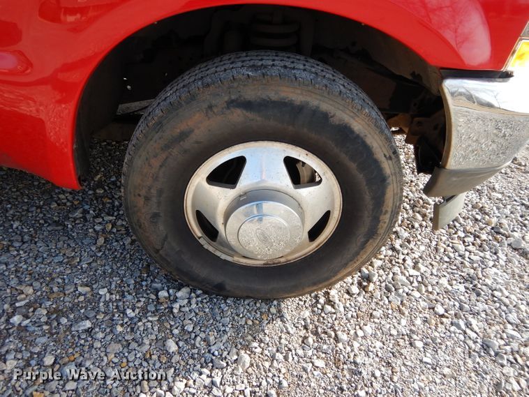 image for item GK9041 2004 Ford F350 Super Duty Crew Cab pickup truck