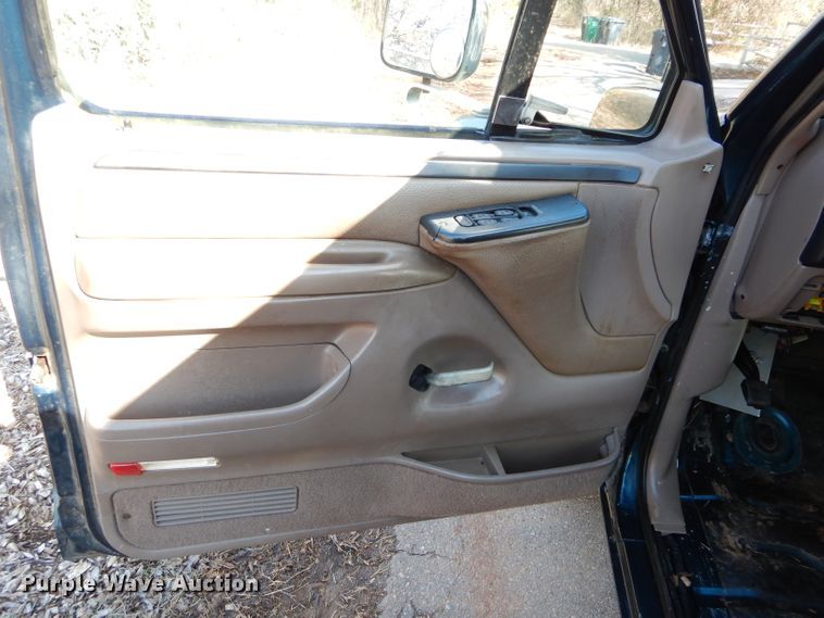 image for item GK9043 1996 Ford F350 Crew Cab utility bed pickup truck