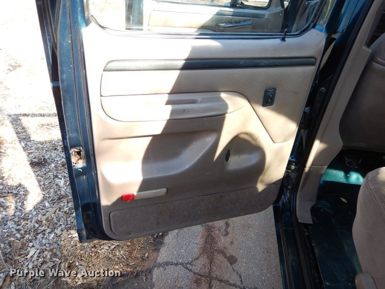 image for item GK9043 1996 Ford F350 Crew Cab utility bed pickup truck