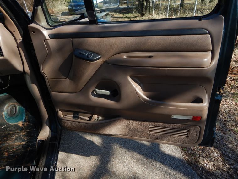 image for item GK9043 1996 Ford F350 Crew Cab utility bed pickup truck