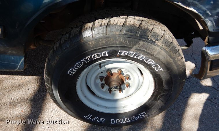 image for item GK9043 1996 Ford F350 Crew Cab utility bed pickup truck