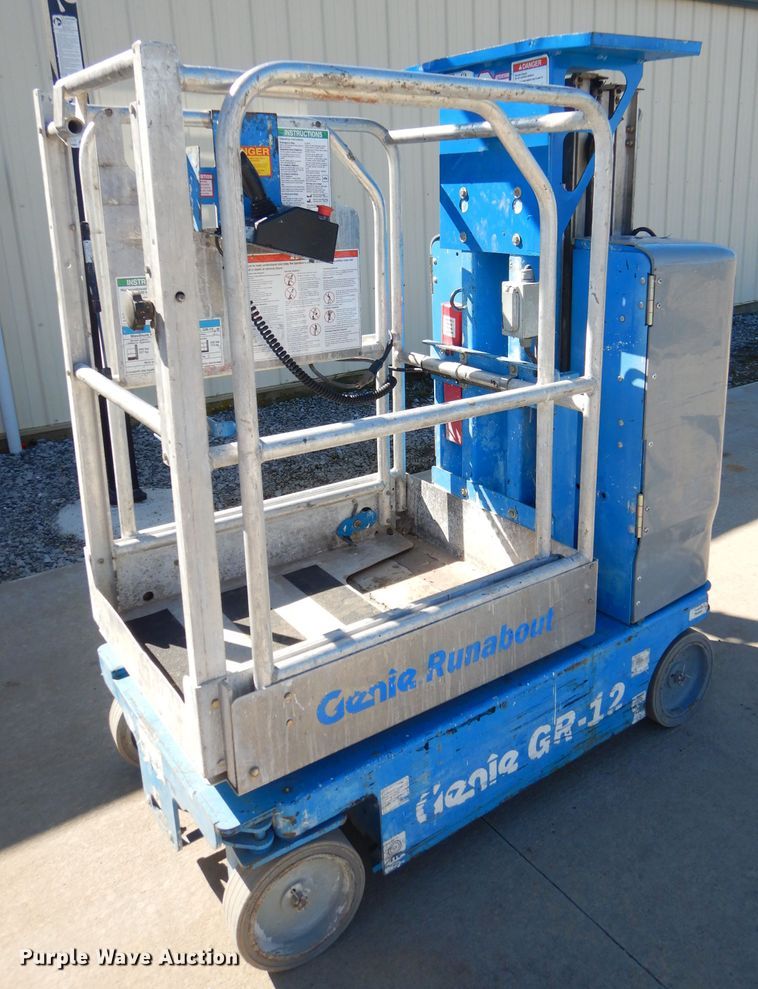 image for item GM9474 2013 Genie GR12 vertical lift
