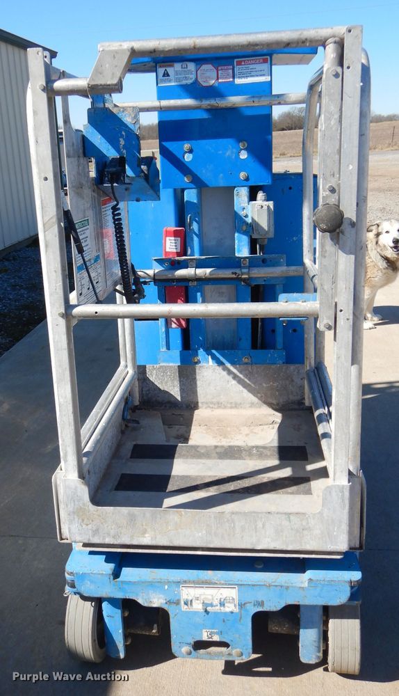 image for item GM9474 2013 Genie GR12 vertical lift