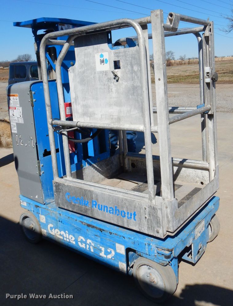 image for item GM9474 2013 Genie GR12 vertical lift