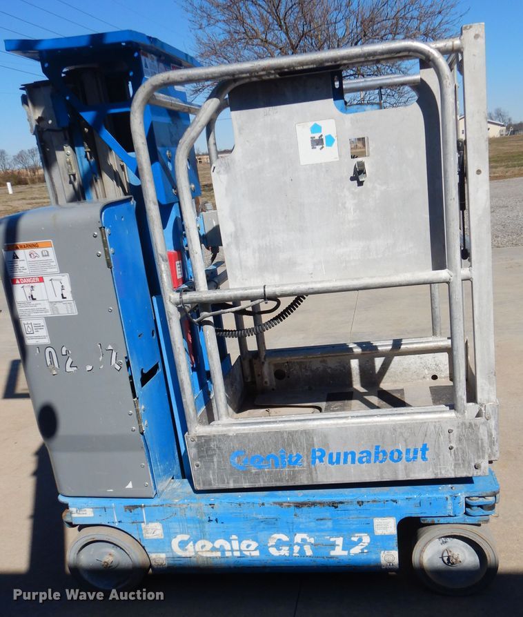 image for item GM9474 2013 Genie GR12 vertical lift