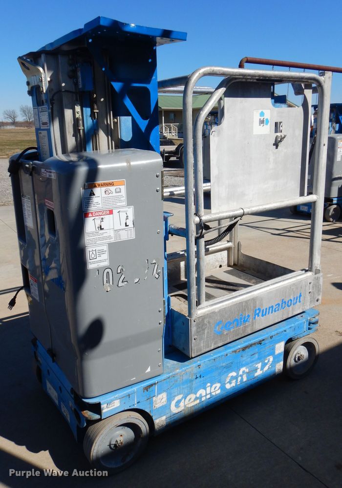 image for item GM9474 2013 Genie GR12 vertical lift