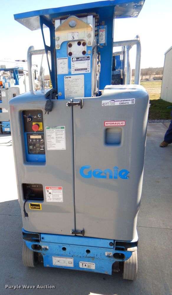 image for item GM9474 2013 Genie GR12 vertical lift