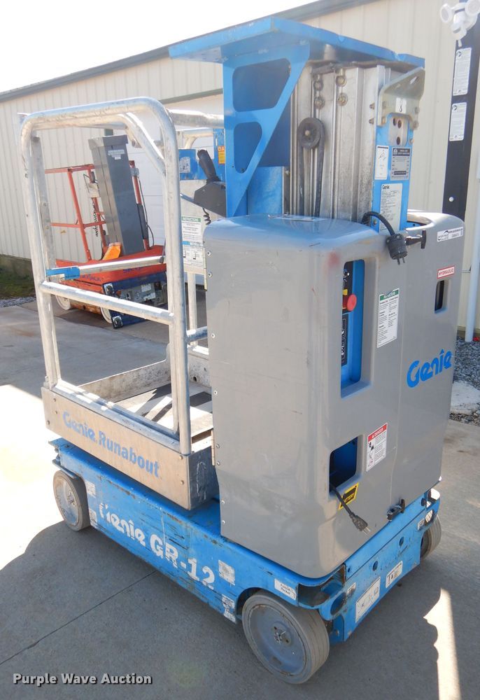 image for item GM9474 2013 Genie GR12 vertical lift