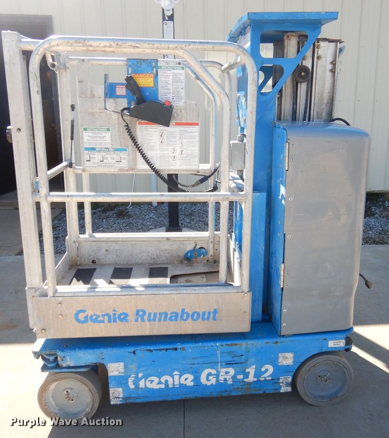 image for item GM9474 2013 Genie GR12 vertical lift
