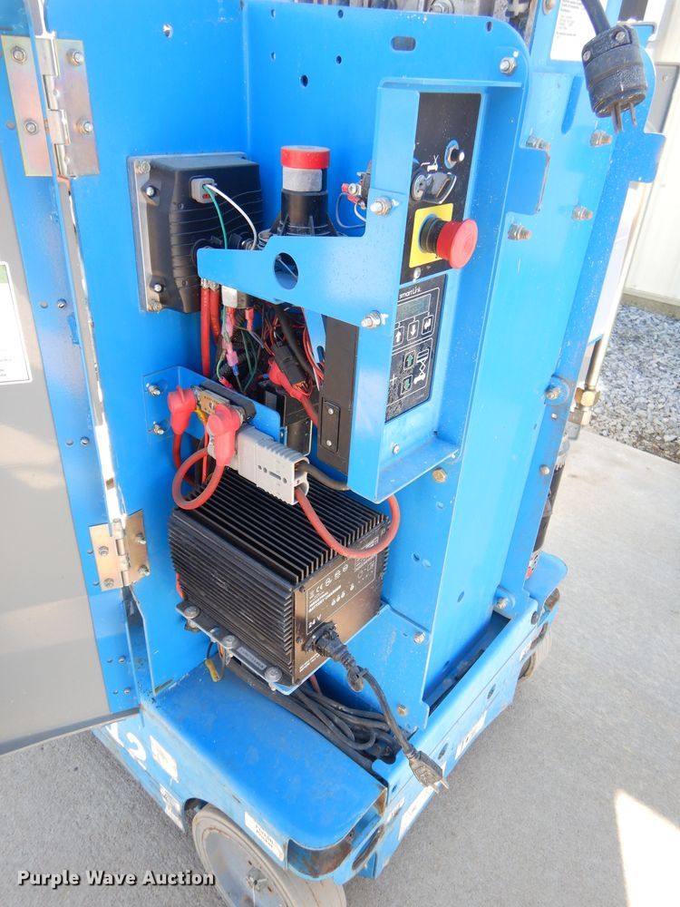image for item GM9474 2013 Genie GR12 vertical lift