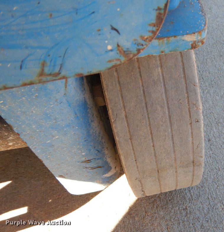 image for item GM9474 2013 Genie GR12 vertical lift