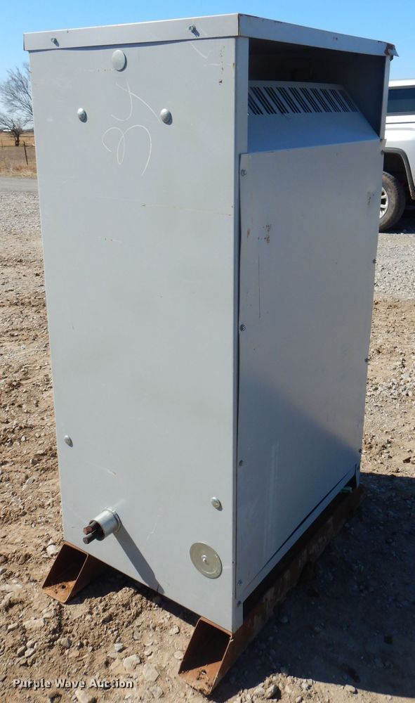 image for item GM9475 Challenger Delta 460Y/266 pad mount transformer
