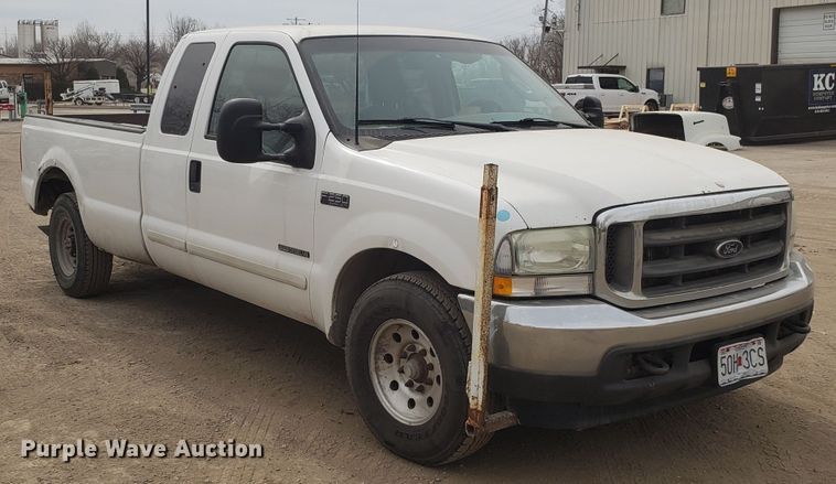 image for item GO9262 2003 Ford F250 Super Duty SuperCab pickup truck