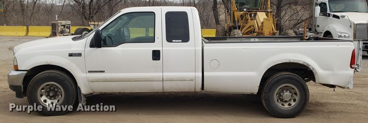 image for item GO9262 2003 Ford F250 Super Duty SuperCab pickup truck