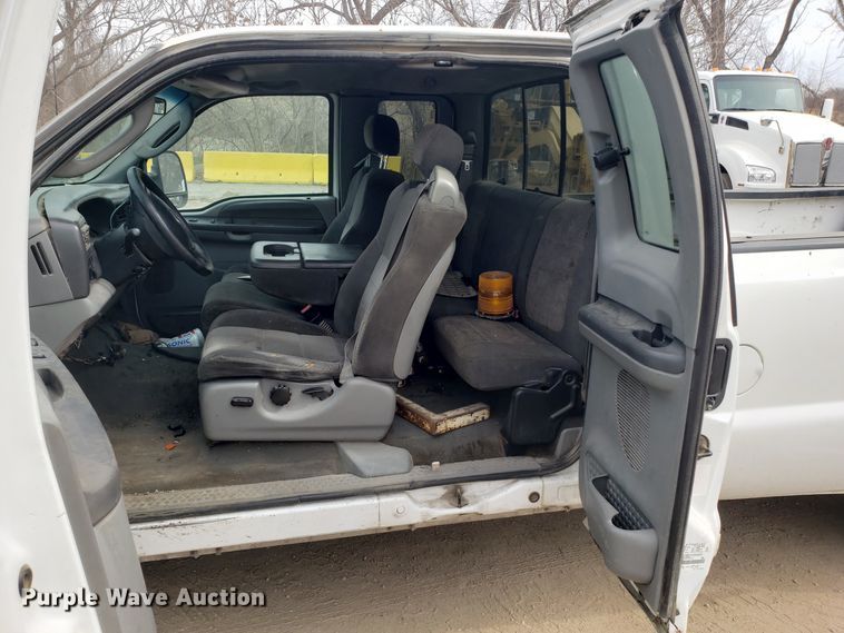 image for item GO9262 2003 Ford F250 Super Duty SuperCab pickup truck