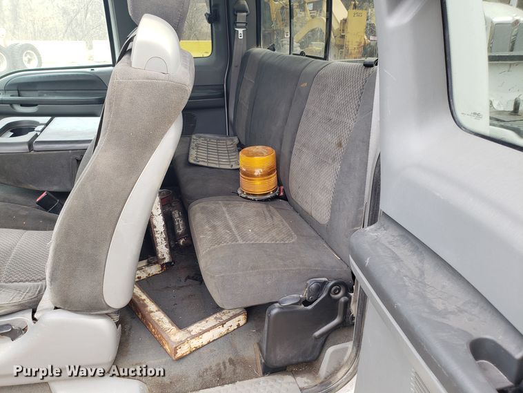 image for item GO9262 2003 Ford F250 Super Duty SuperCab pickup truck