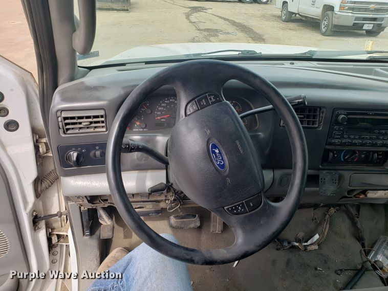 image for item GO9262 2003 Ford F250 Super Duty SuperCab pickup truck