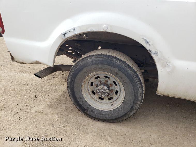 image for item GO9262 2003 Ford F250 Super Duty SuperCab pickup truck