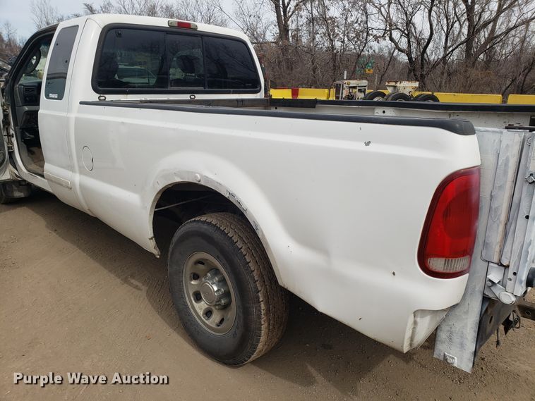 image for item GO9262 2003 Ford F250 Super Duty SuperCab pickup truck