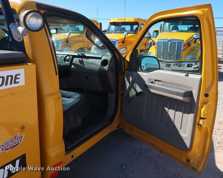 image for item GS9749 2008 Ford F250 Super Duty XL utility bed pickup truck