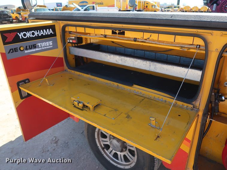 image for item GS9749 2008 Ford F250 Super Duty XL utility bed pickup truck