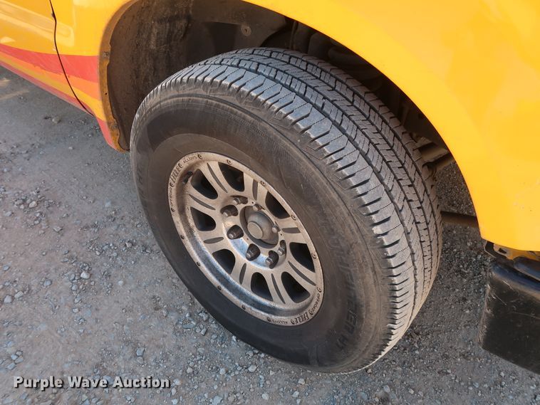 image for item GS9749 2008 Ford F250 Super Duty XL utility bed pickup truck