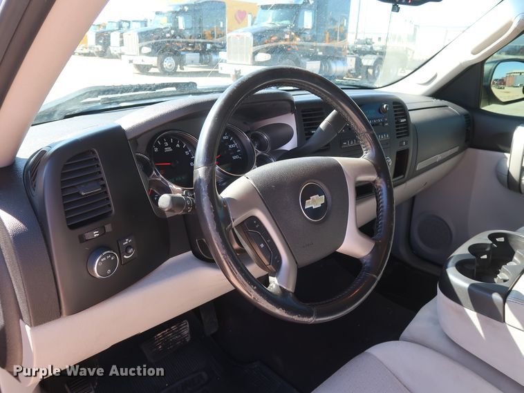 image for item GS9750 2009 Chevrolet Silverado 1500 LT Ext. Cab pickup truck