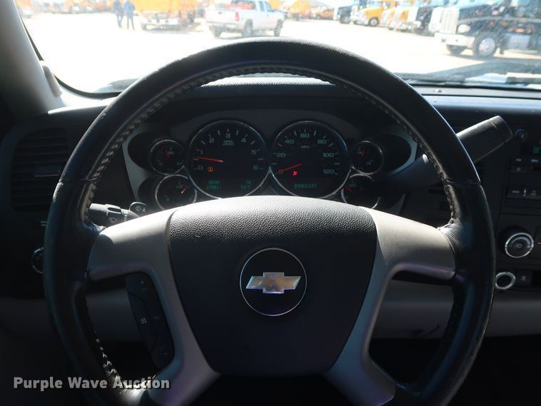 image for item GS9750 2009 Chevrolet Silverado 1500 LT Ext. Cab pickup truck