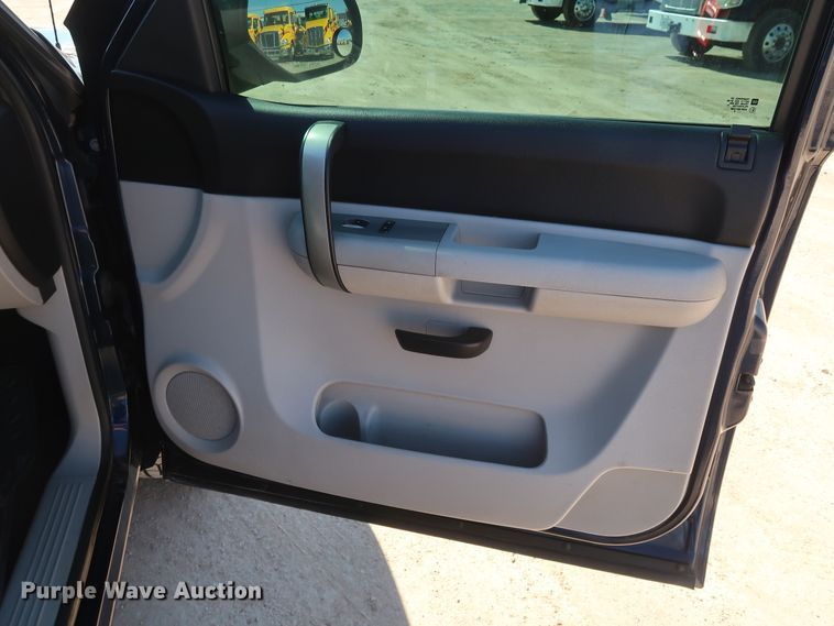 image for item GS9750 2009 Chevrolet Silverado 1500 LT Ext. Cab pickup truck