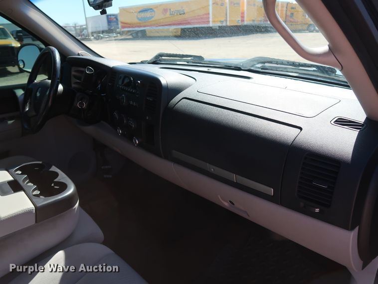 image for item GS9750 2009 Chevrolet Silverado 1500 LT Ext. Cab pickup truck