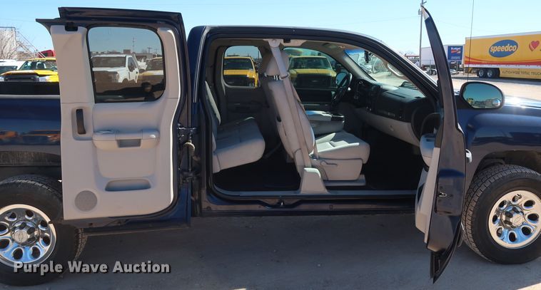 image for item GS9750 2009 Chevrolet Silverado 1500 LT Ext. Cab pickup truck