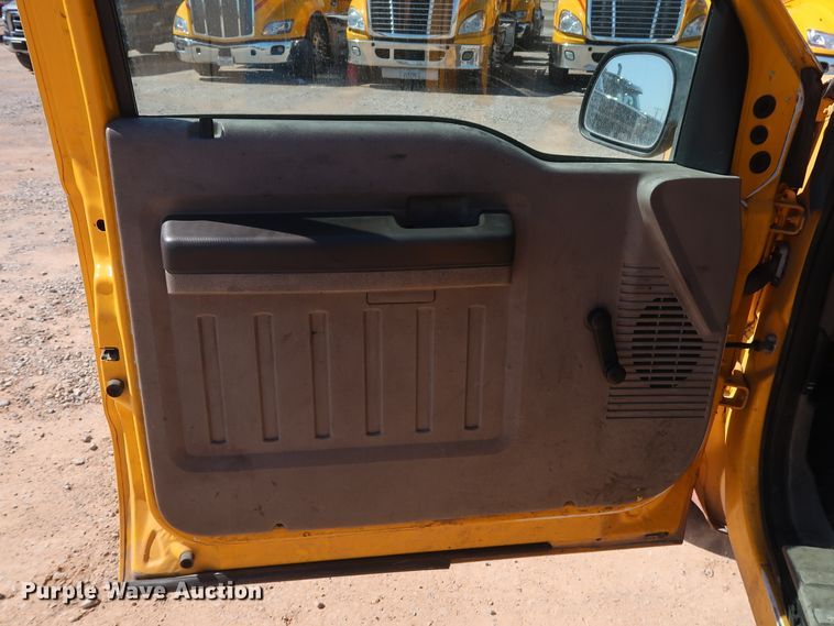 image for item GS9755 2008 Ford F250 Super Duty XL utility bed pickup truck