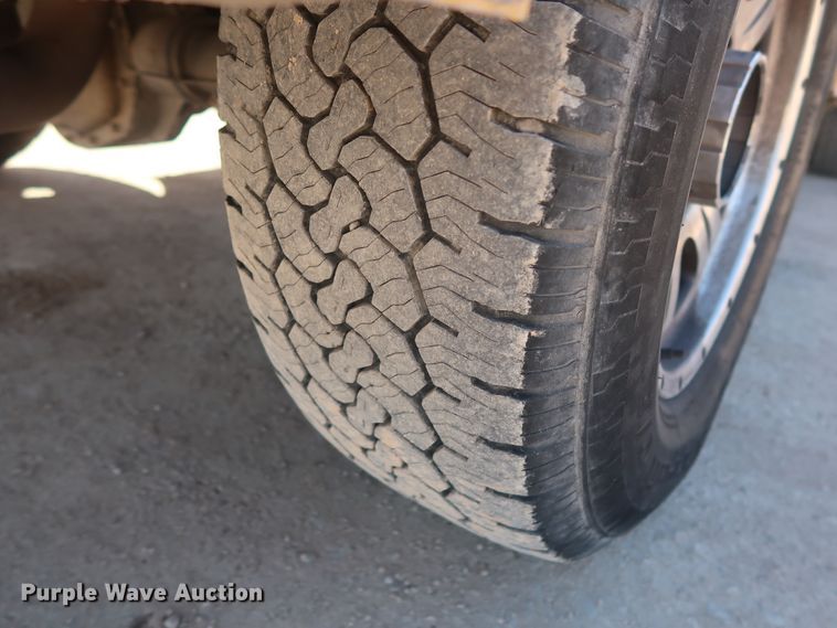 image for item GS9755 2008 Ford F250 Super Duty XL utility bed pickup truck