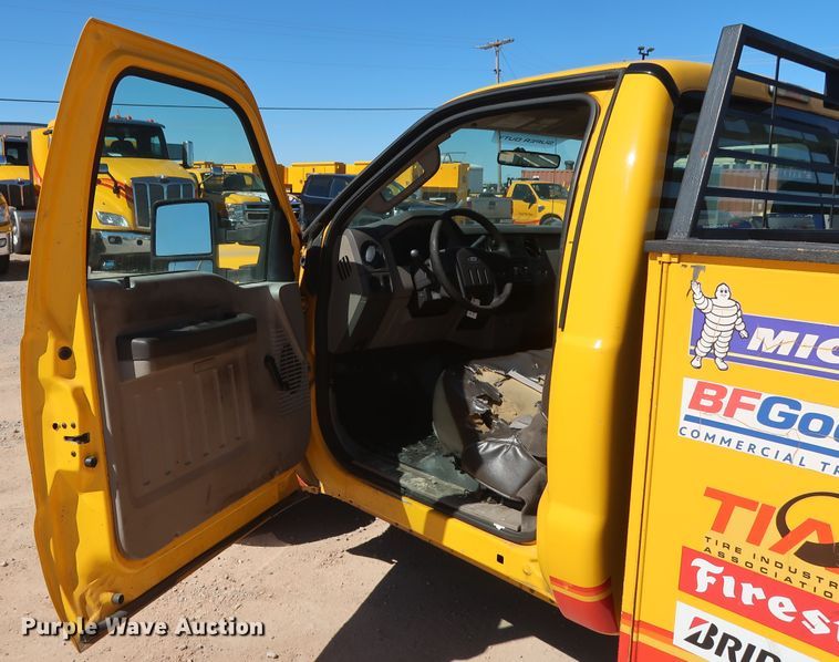 image for item GS9756 2009 Ford F250 Super Duty XL utility bed pickup truck