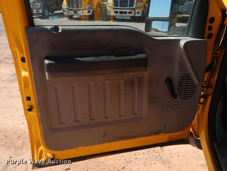 image for item GS9756 2009 Ford F250 Super Duty XL utility bed pickup truck