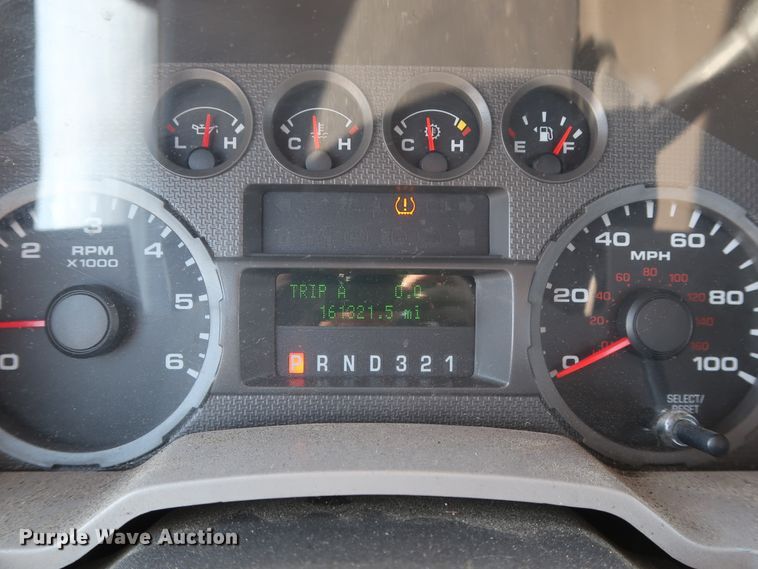 image for item GS9756 2009 Ford F250 Super Duty XL utility bed pickup truck