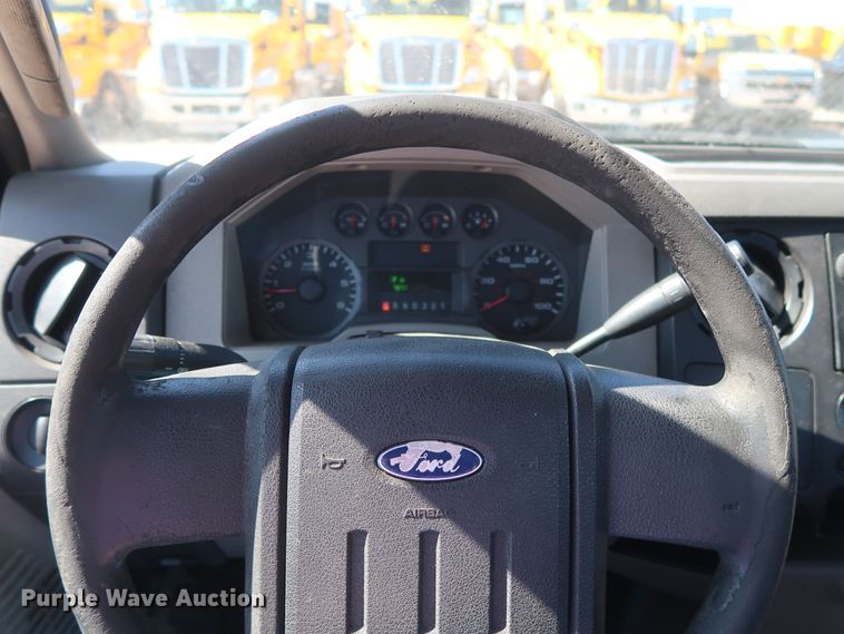 image for item GS9756 2009 Ford F250 Super Duty XL utility bed pickup truck