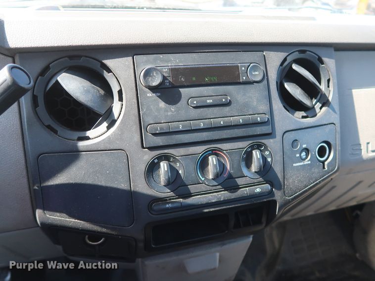 image for item GS9756 2009 Ford F250 Super Duty XL utility bed pickup truck