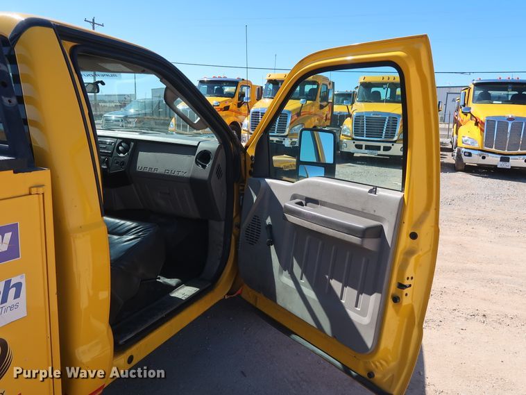 image for item GS9756 2009 Ford F250 Super Duty XL utility bed pickup truck