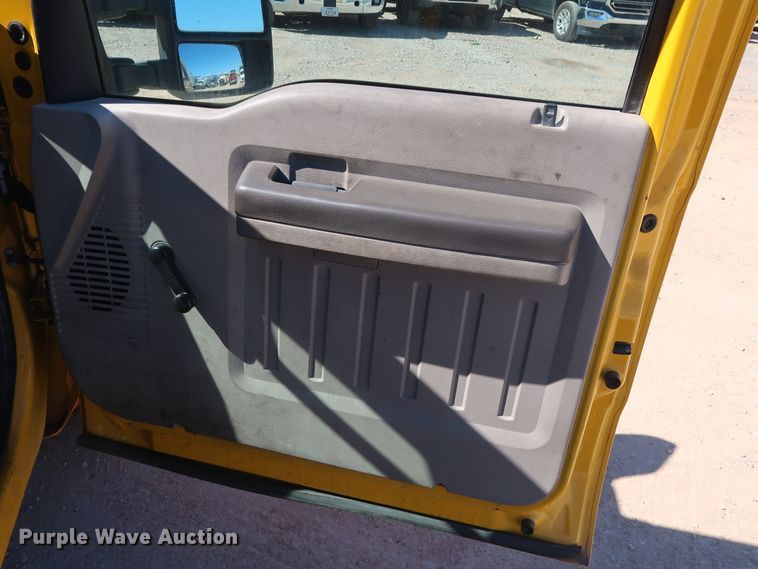 image for item GS9756 2009 Ford F250 Super Duty XL utility bed pickup truck