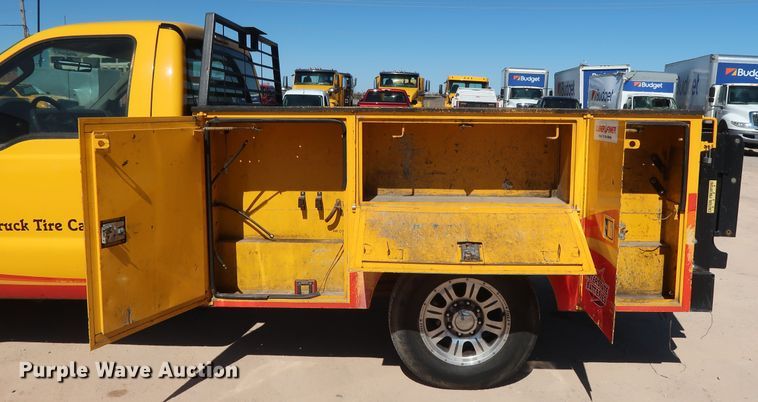 image for item GS9756 2009 Ford F250 Super Duty XL utility bed pickup truck