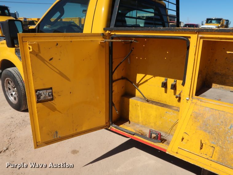 image for item GS9756 2009 Ford F250 Super Duty XL utility bed pickup truck