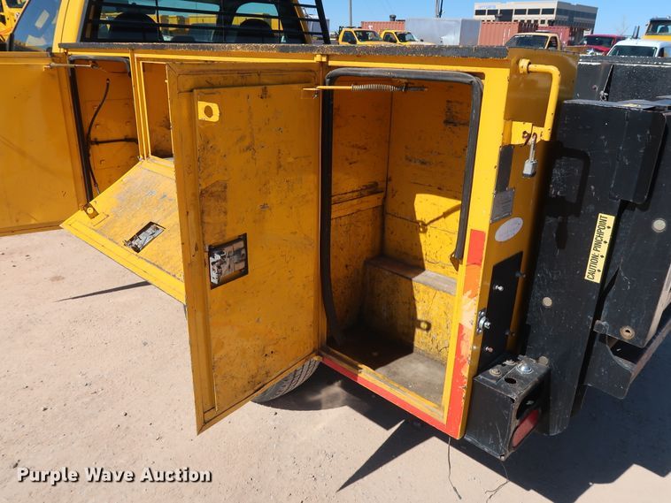 image for item GS9756 2009 Ford F250 Super Duty XL utility bed pickup truck