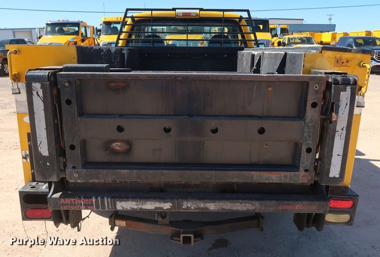 image for item GS9756 2009 Ford F250 Super Duty XL utility bed pickup truck